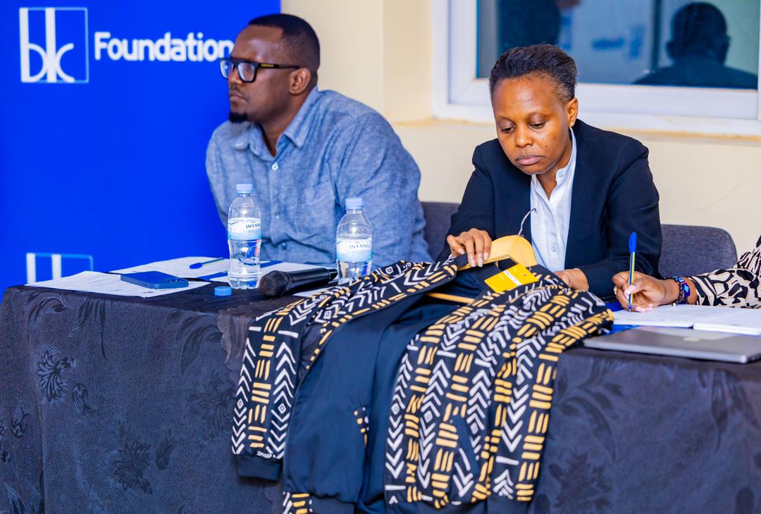 Abagize akanama nkemurampaka bareba umwe myenda ukorwa n'umwe mubahatanye