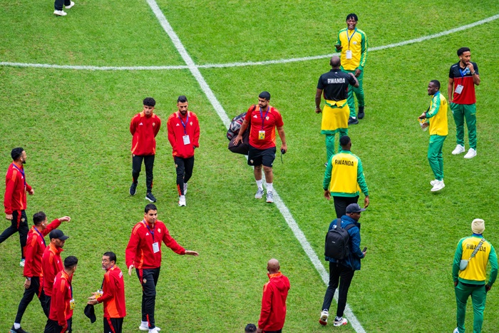 Amakipe akigera kuri stade Amahoro yabanje kwinjira mu kibuga nyuma asubira mu rwambariro yitegura kuza kwishyushya