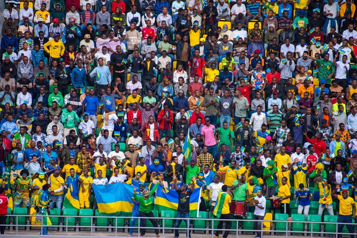 Mugihe hasigaye isaha imwe ngo umukino utangire umurindi w'abafana b'Amavubi watangiye kunyeganyeza stade