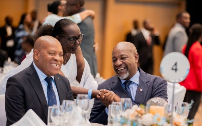 Perezida wa Sena y'u Rwanda François Xavier Kalinda n'Umunyamabanga Mukuru wa FPR-Inkotanyi, Gasamagera Wellars