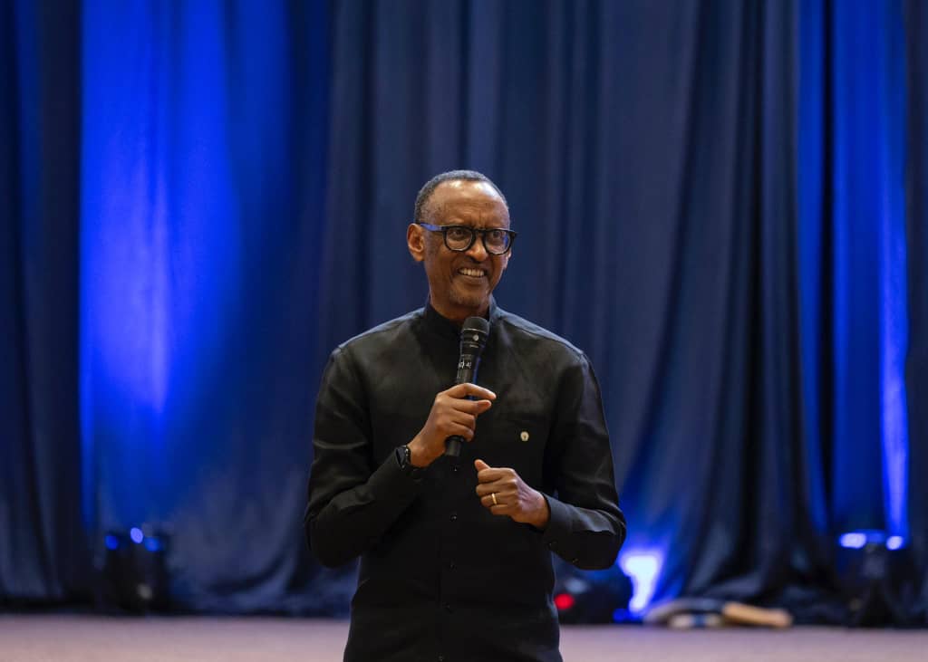 Perezida Kagame yifatanyije na Hon. Tito mu kwizihiza imyaka 80 amaze avutse