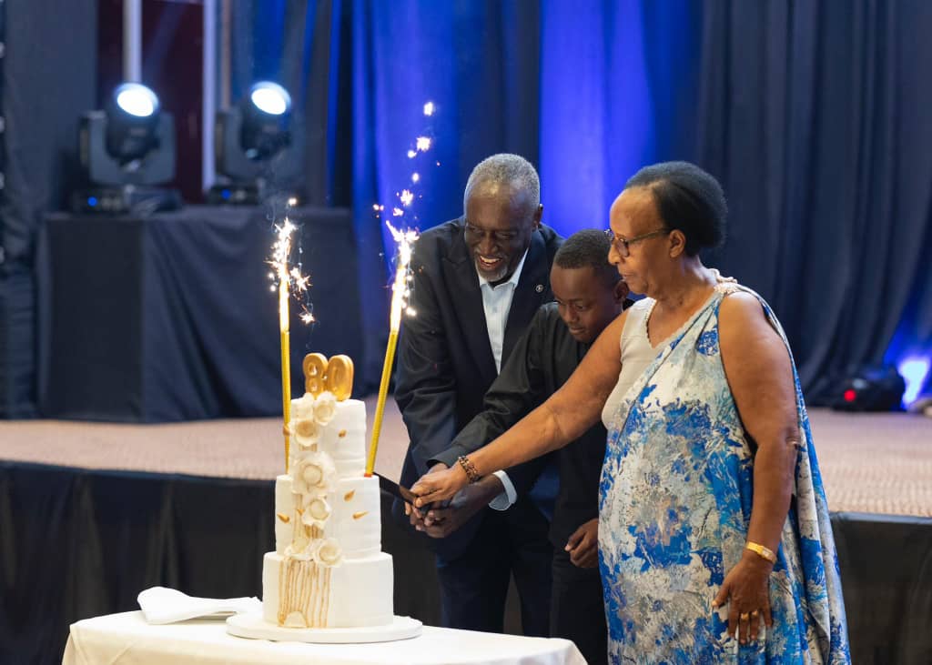 Ubwo Hon. Tito Rutaremara yakataga umutsima ku isabukuru ye y'imyaka 80