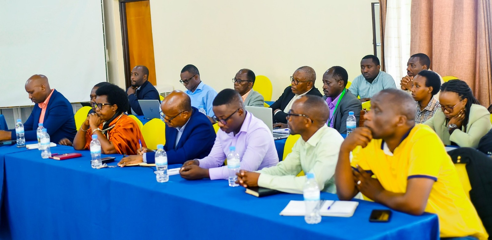 Abayobozi mu nzego z'ibanze, basanga ibikorwa by'abafatanyabikorwa bikwiye kwibanda ku mishinga minini