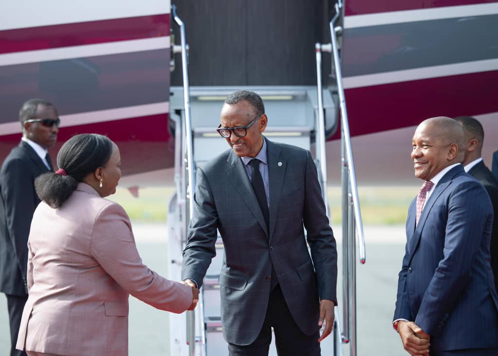 Perezida Kagame yakiriwe na Hon. Shariff Ali Shariff, Umunyamabanga wa Leta mu biro bya Perezida