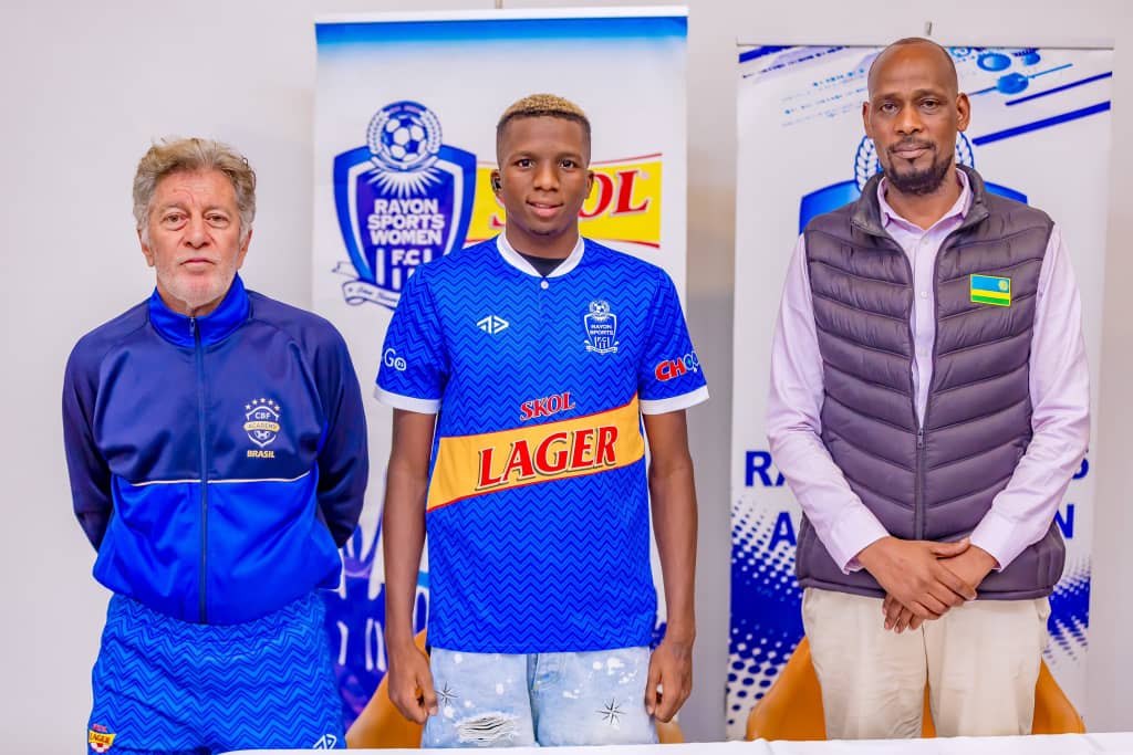 Rutahizamu Adolai Jalo yasinye hari n'umutoza Robertinho