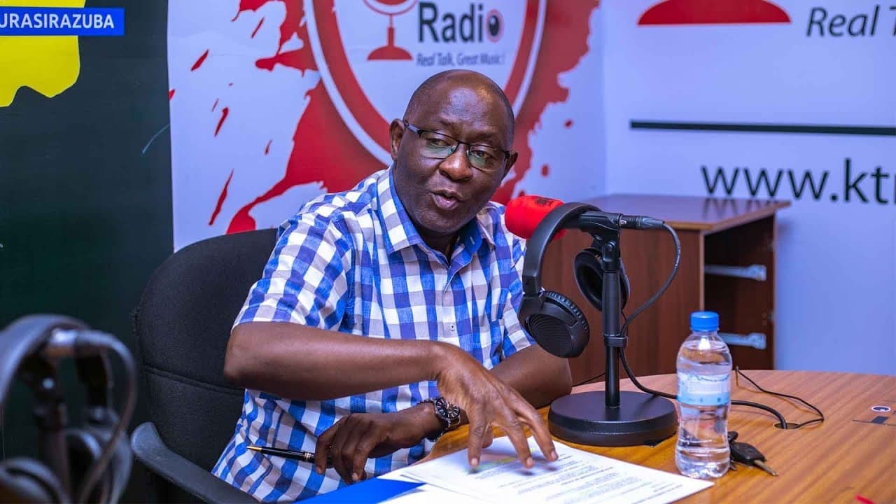 Alain Mukuralinda (RIP) muri studiyo za KT Radiyo.Yari azwiho gukorana neza n