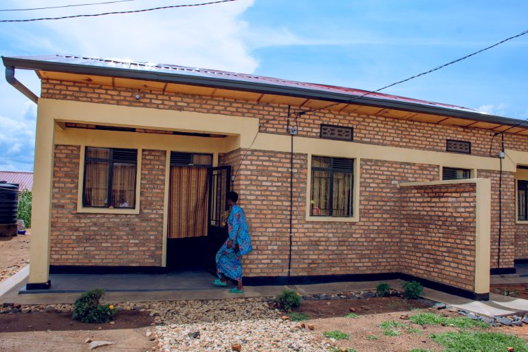 Aya ni amwe mu macumbi yubakirwa abatishoboye