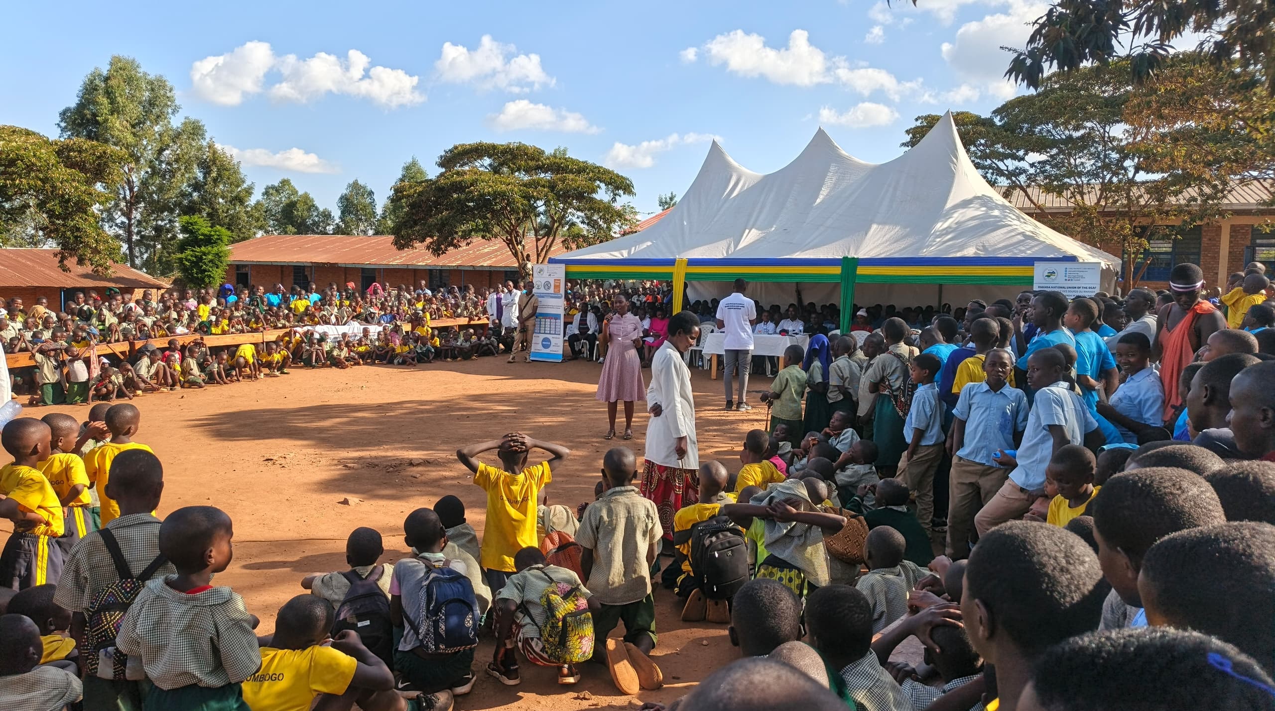 Abanyeshuri, abarimu, abayobozi n'ababyeyi baganirijwe ku kudaheza abantu bafite ubumuga, by'umwihariko abana bakaba bakwiye gushyigikirwa kugira ngo na bo bahabwe uburezi bukwiye