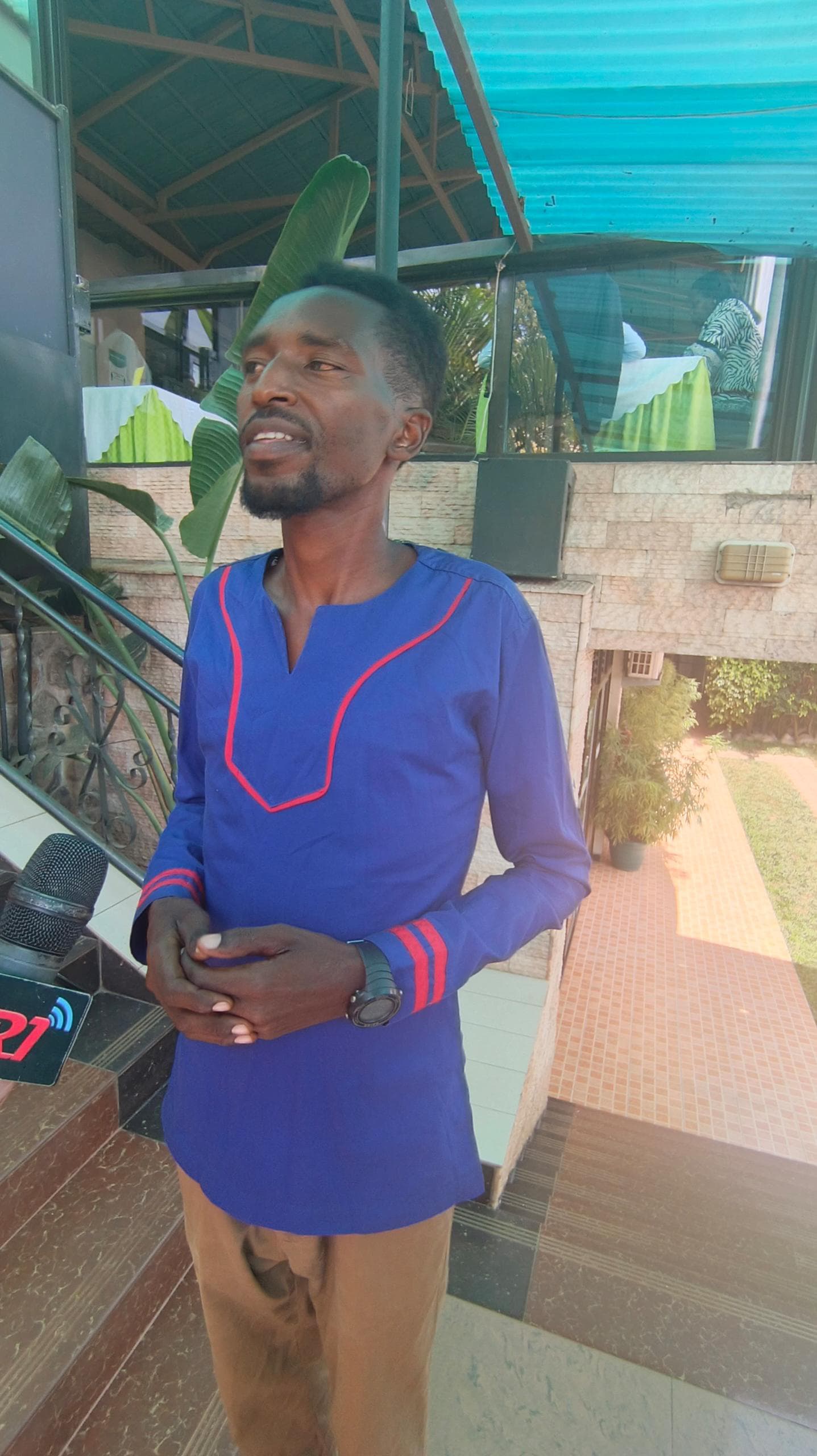 Nsengiyumva Innocent ufite ubumuga bwo mu mutwe, avuga ko yahejwe ku ishuri agitangira mu wa Mbere w'amashuri abanza. Ubu ntazi gusoma no kwandika, akaba yifuza ikoranabuhanga ryajya rimwunganira