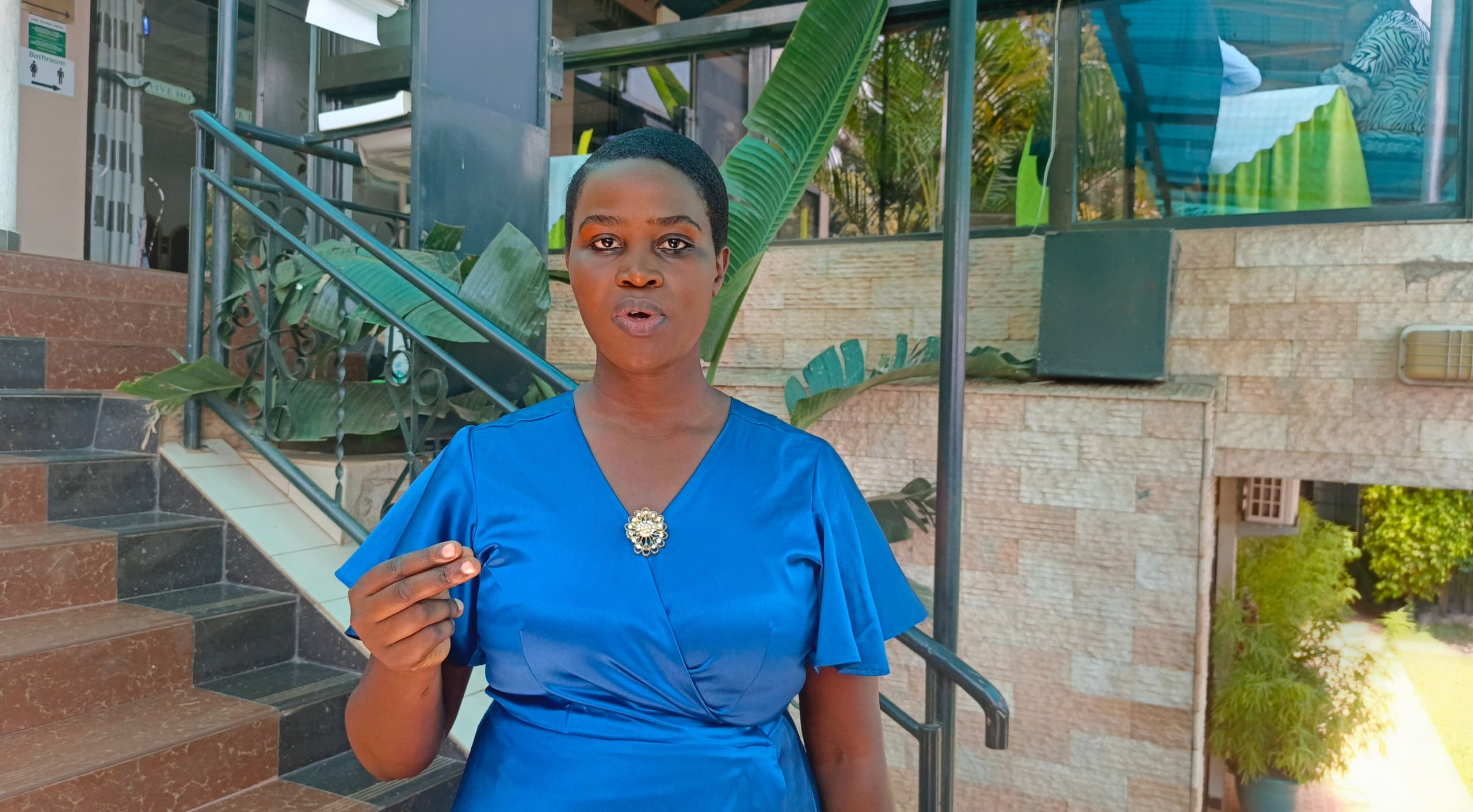 Abayisenga Inema Pacifique, Umuyobozi Wungirije muri Disability Inclusion Rwanda, agaragaza ko hari nka porogaramu (Applications) zishobora gushyirwa muri telefone zikaba zakunganira abafite ubumuga bwo mu mutwe badashobora kuvuga bihuta