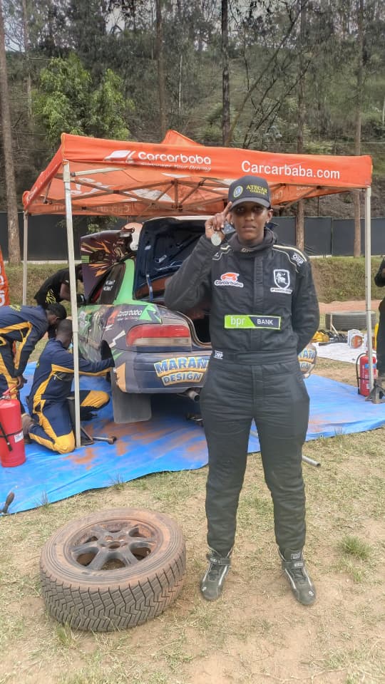 Imodoka Miss Kalimpinya Queen yari atwaye, irimo iragenzurwa mbere yo gukomeza irushanwa