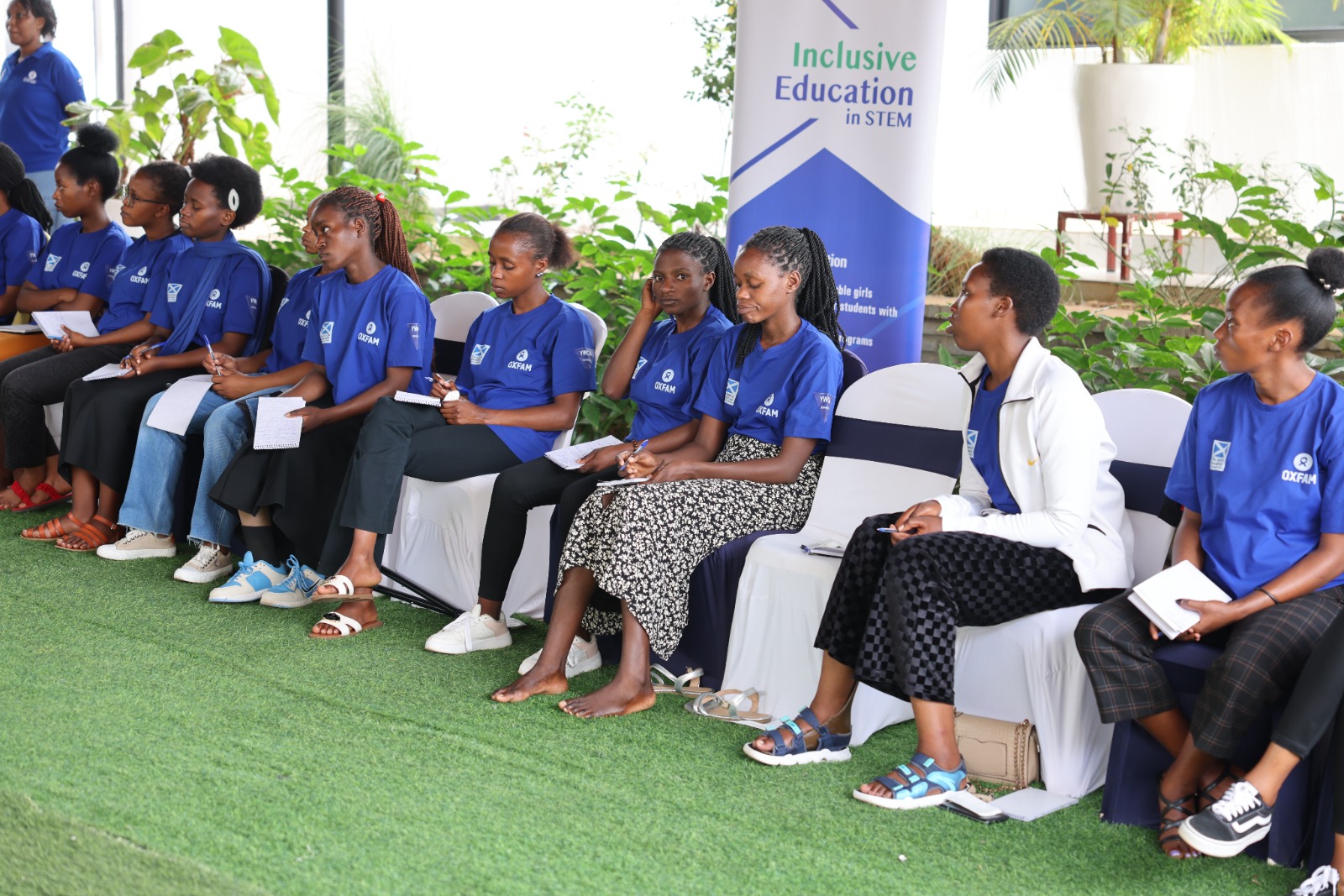 Aba bakobwa bahamya ko imyumvire y'uko amasomo ya Siyansi akomera ndetse agafatwa nk'ay'abahungu ikwiye guhinduka kuko na bo bayashoboye