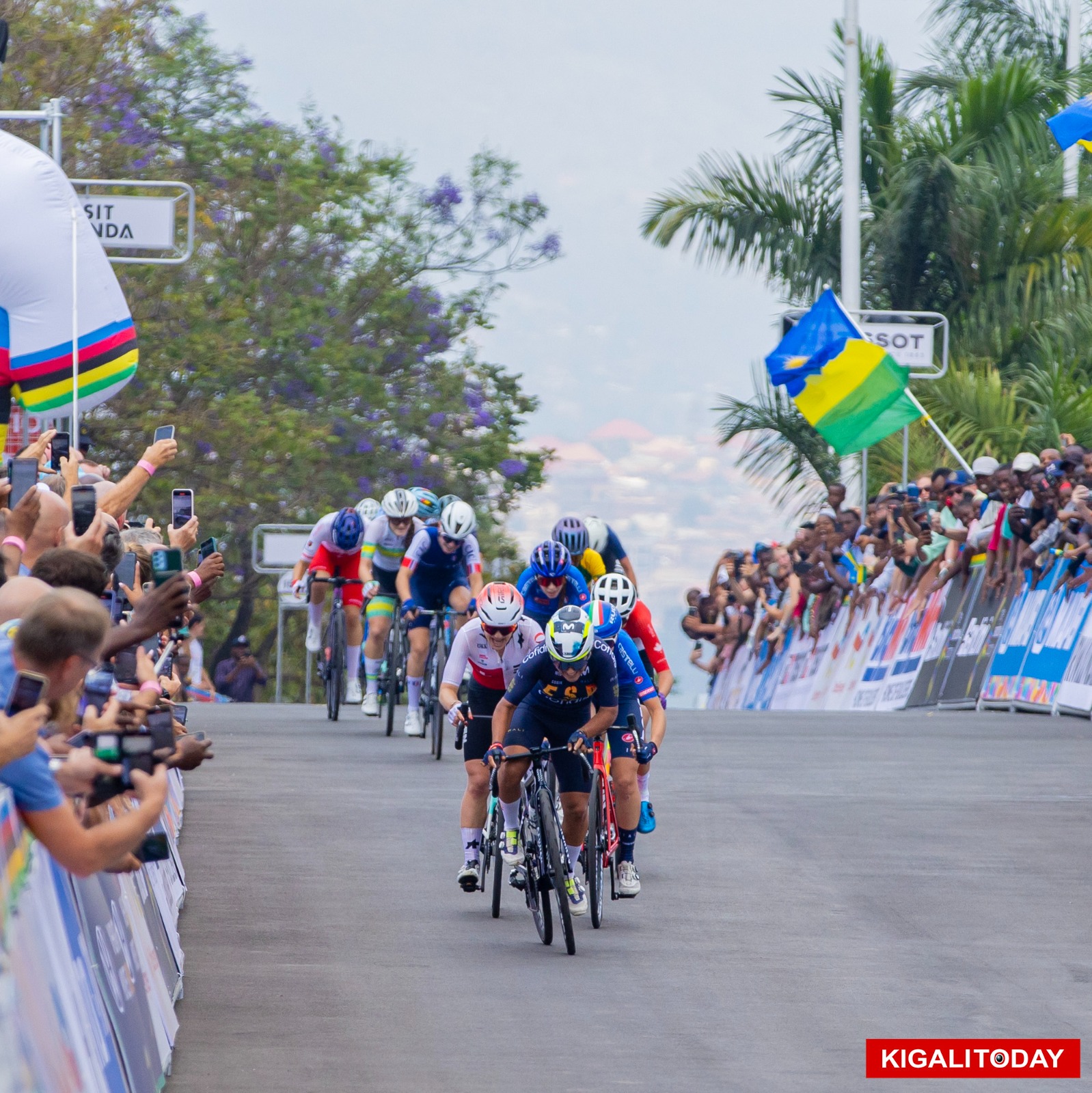 Paula yageze ku murongo ari u wa mbere nyuma yo gukoresha amasaha 2 iminota icyenda n'amasegonda 19 ku ntera y'ibirometero 74