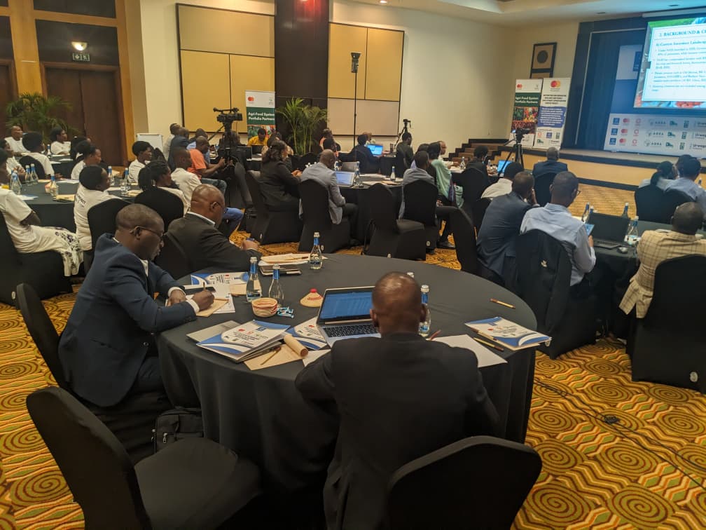 Ni inama yitabiriwe n'abantu batandukanye