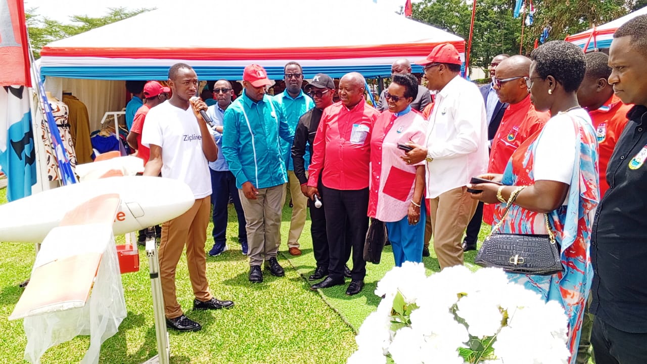 Senateri Niyomugabo yasabye abikorera kwizigamira, abizeza ubuvugizi ku masoko