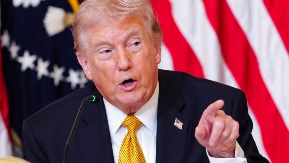 Trump yahaye Iran amasaha 48 ngo ibe yafunguye umuhora wa Hormuz