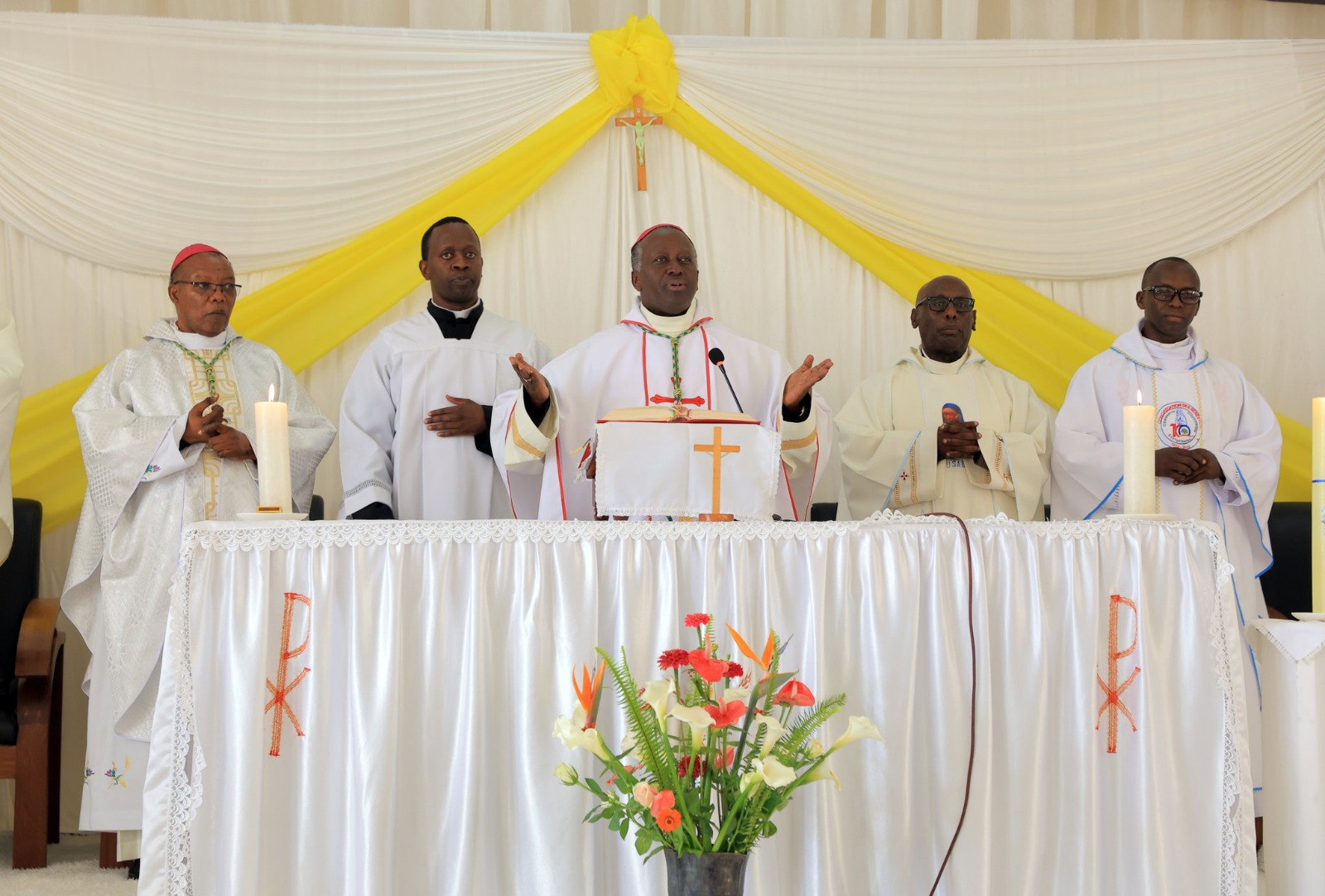Igikorwa cyo kwibuka Umwamikazi Gicanda cyabimburiwe n'igitambo cya misa yabereye muri GS Mater Dei. Misa yayobowe na Musenyeri Jean Bosco Ntagungira, afatanyije na Musenyeri Philippe Rukamba