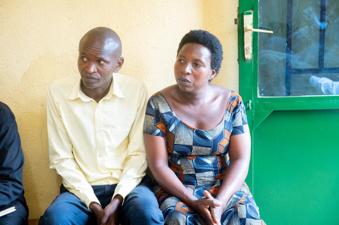 Niyoniringira Celestin na Ingabire Eugenie barashima ubuyobozi n'abafatanyabikorwa kuko babasaniye inzu yendaga kubagwaho