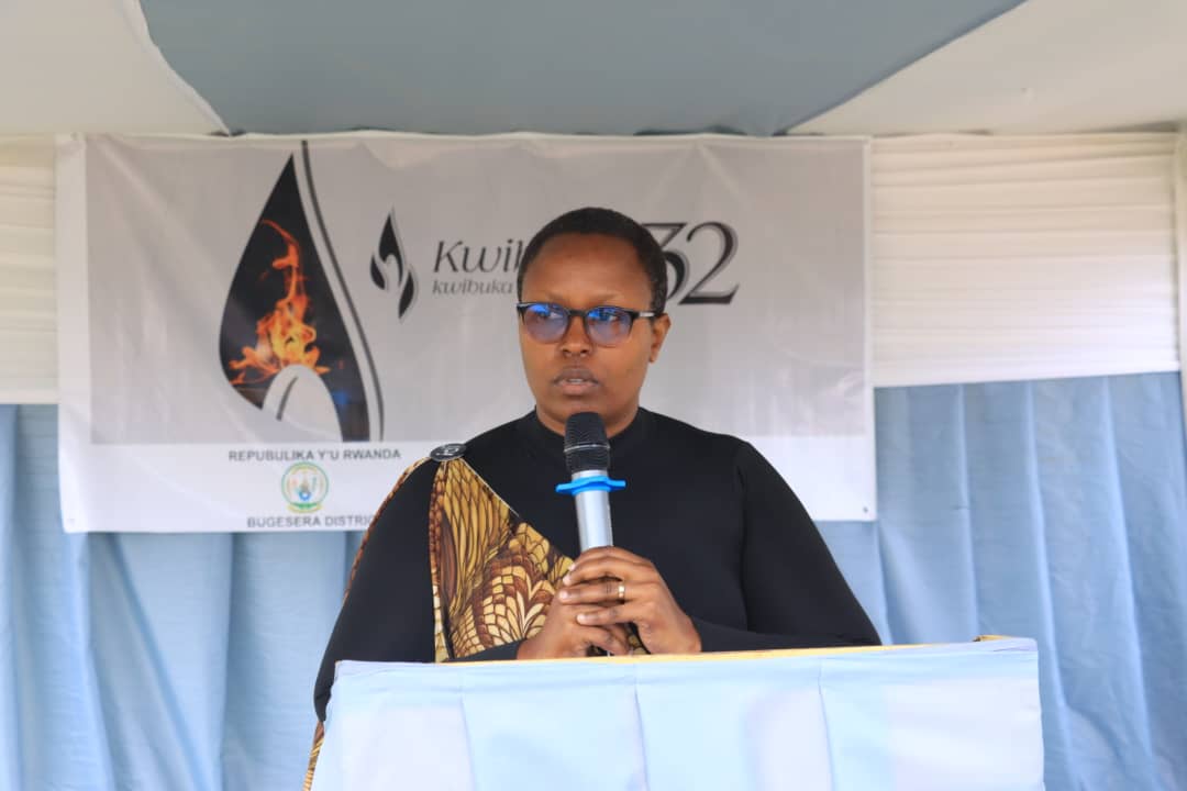 Umunyamabanga w'Umuryango IBUKA mu Karere ka Bugesera, Uwibambe Clementine yashimiye Ibitaro bya Nyamata byibuka buri mwaka, bikanafasha abaturage batishoboye barokotse Jenoside yakorewe Abatutsi