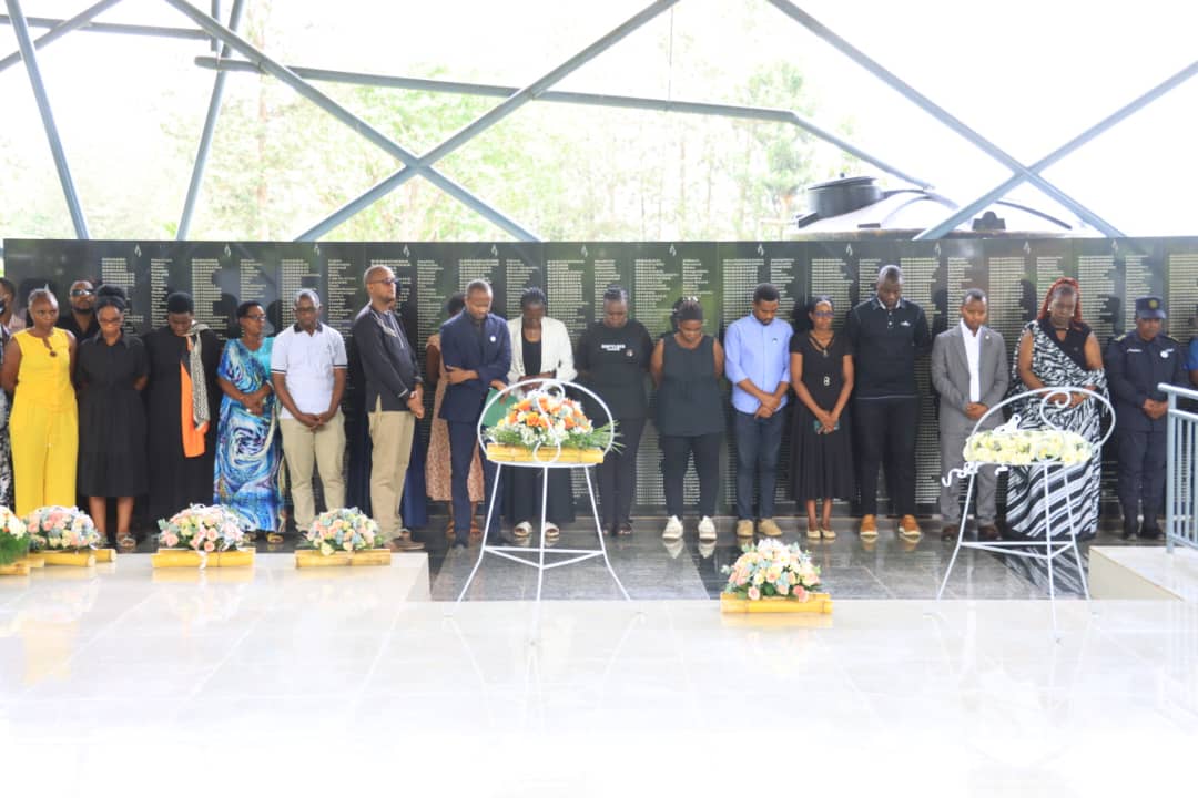 Igikorwa cyo Kwibuka ku nshuro ya 32 Jenoside yakorewe Abatutsi mu Bitaro bya Nyamata cyabanjirijwe no gushyira indabo ku Rwibutso rwa Jenoside rwa Ntarama ruri mu Karere ka Bugesera, ruruhukiyemo imibiri y'Abatutsi isaga ibihumbi bitanu