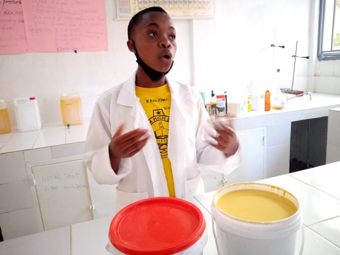 Yasobanuye ibyerekeranye n'ubumenyi afite mu kuvanga irangi