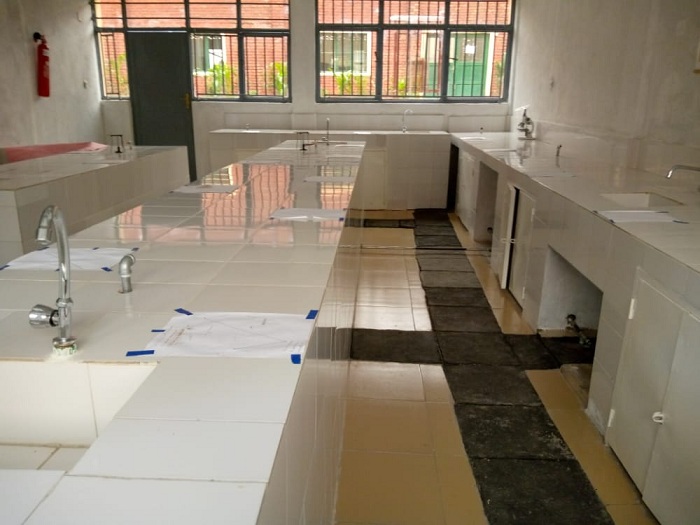 Kimwe mu byumba bya Laboratwari ya Wisdom School