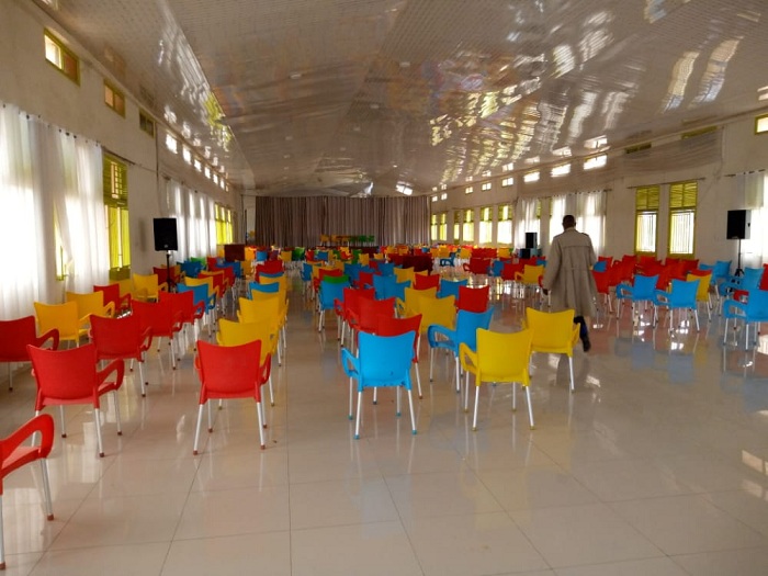 Icyumba mberabyombi cya Wisdom School cyakira inama