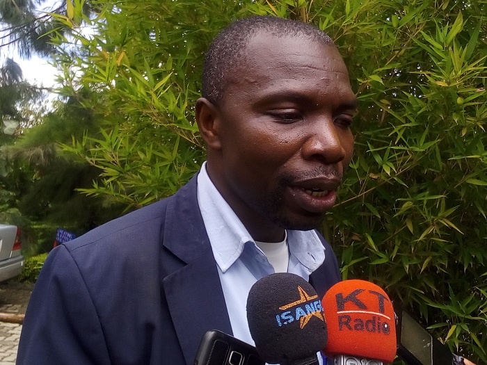 Umubyeri witwa Karangwa Thimothée urerera muri Wisdom School ashima ubumenyi iryo shuri riha abana babo