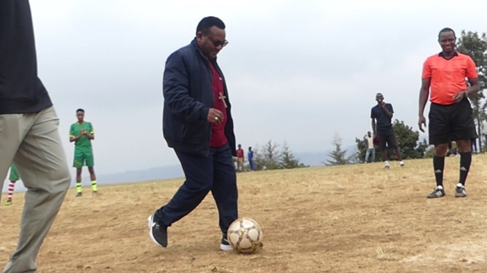 Musenyeri Ngendahimana na we yabanje guconga kuri ruhago