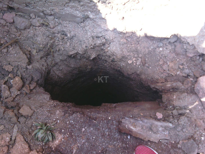 Yabyaye umwana amuta mu musarane.