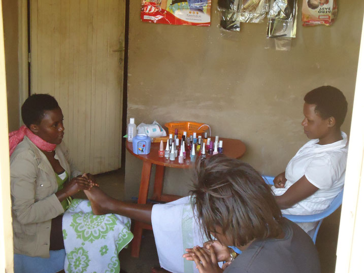 Yadufashije ibyo akora byafashije abagore batuye Shyorongi.