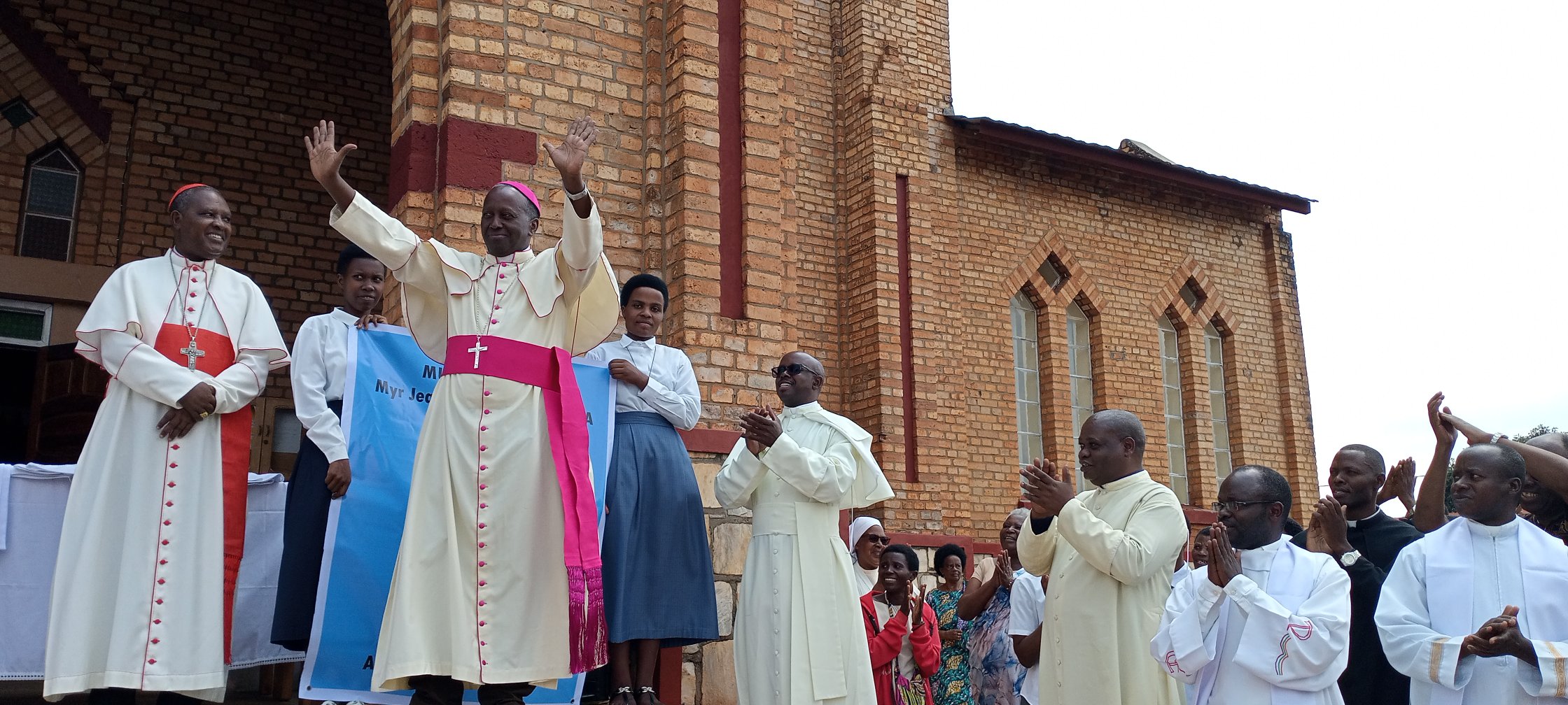 Musenyeri Ntagungira yageze i Butare yakiranwa urugwiro