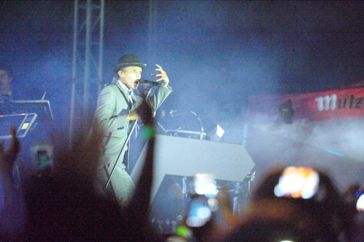 Yanahinduye imyambaro inshuro nyinshi.