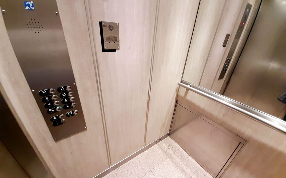 Umugabo wo mu Buhinde yamaze amasaha 42 yaheze mu cyuma gitwara abantu mu nzu z