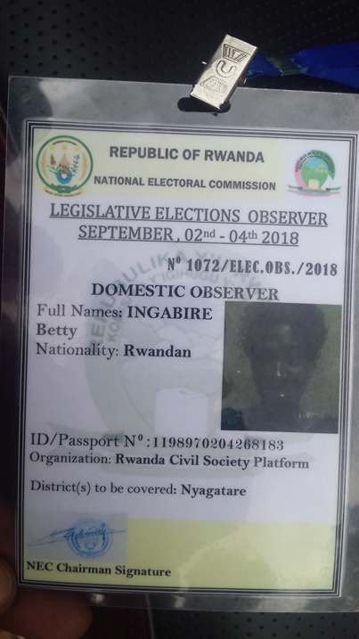 Yari yambaye ikarita y'umugore kandi ari umugabo