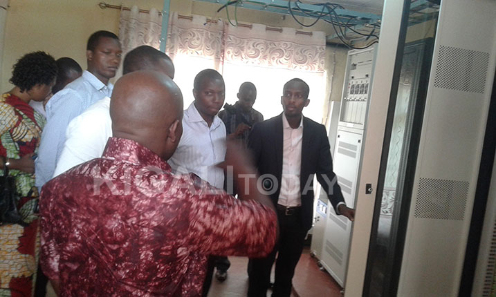 Yashimye uburyo mu bigo byinshi bya Leta ikoranabuhanga rikataje, ariko anenga kuba ritagezwa ku baturage mu buryo bwihuse. 