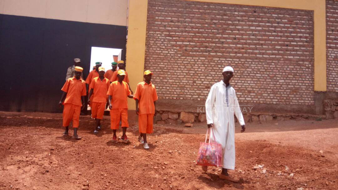 Yassin ubwo yari amaze gufungurwa muri Gereza ya Mageragere nyuma yo kugirirwa imbabazi na Perezida Kagame 