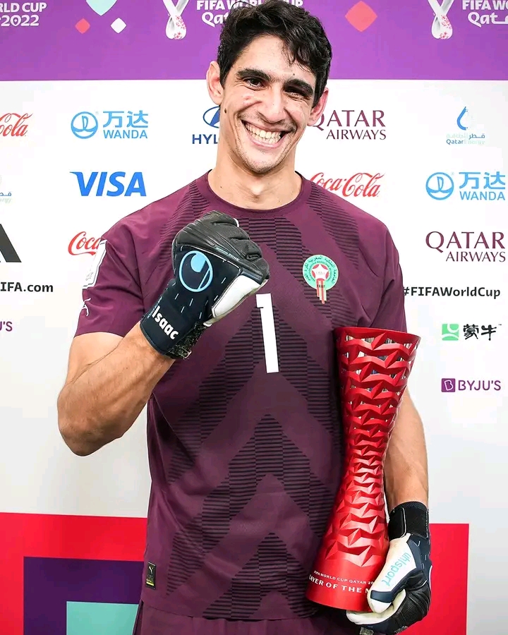 Umunyezamu Yassine Bounou wa Maroc yahembwe nk'uwitwaye neza 