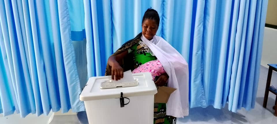 Yishimiye gutora yabyaye