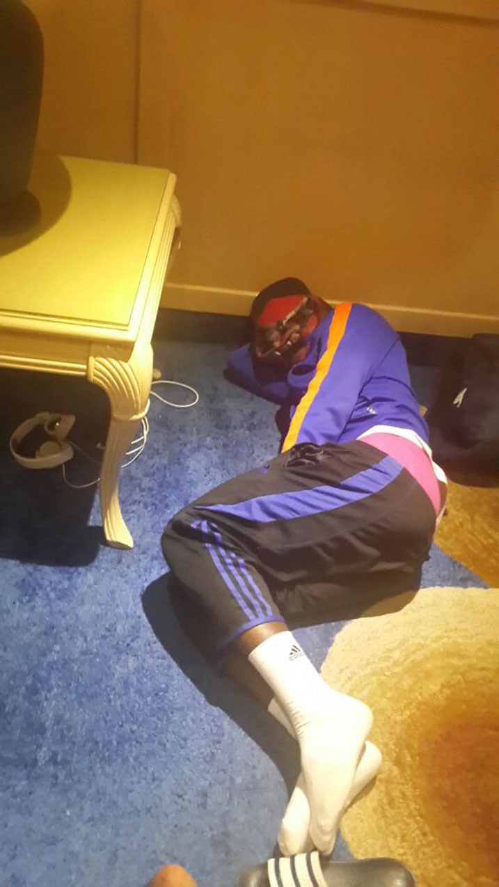 Nubwo FERWAFA ivuga ko itabimenye, abakinnyi ba Rayon Sport baraye mu rwakiriro rwa Hoteli kugeza bafashe indege.