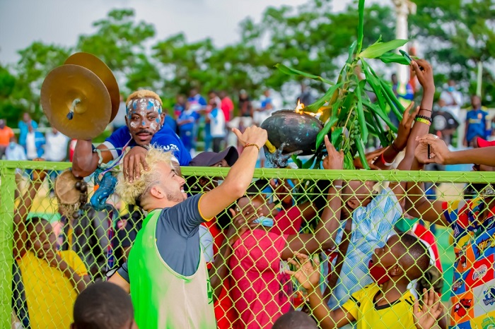 Yousef yishimana n'abafana ba Rayon Sports 