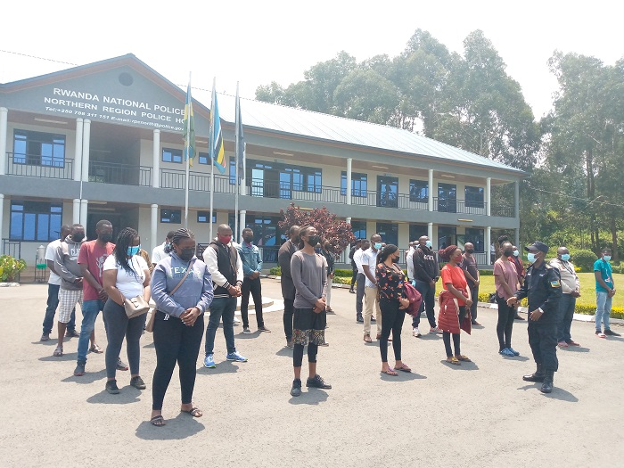 Mu bafatwa barenze ku mabwiriza yo kwirinda Covid-19 baba biganjemo urubyiruko