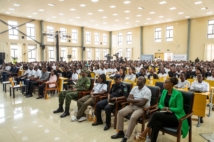 Urubyiruko ruvuga ko ubuhamya bwa Karamaga ari icyitegererezo mu rugamba rurimo rwo gukumira ikibi