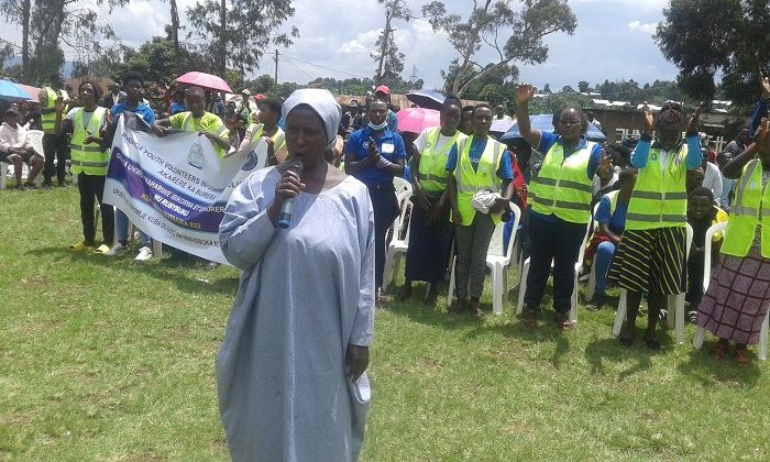 Mukandanga Triphine yashimiye urwo rubyiruko rwamwubakiye inzu