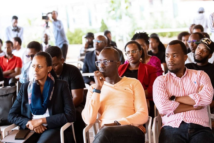 Urubyiruko rufite imishinga rwagiriwe inama yo kutaguma mu Rwanda gusa