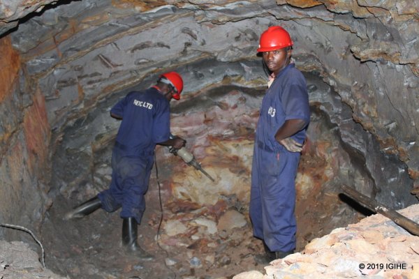 Ubuyobozi buvuga ko ubucukuzi bw'amabuye y'agaciro bukorwa n'abakuze bagakoresha urubyiruko