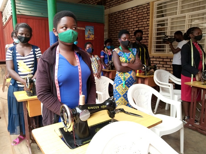 Urubyiruko rwiga ubudozi ruvuga ko rwiyemeje gukorera ku ntego