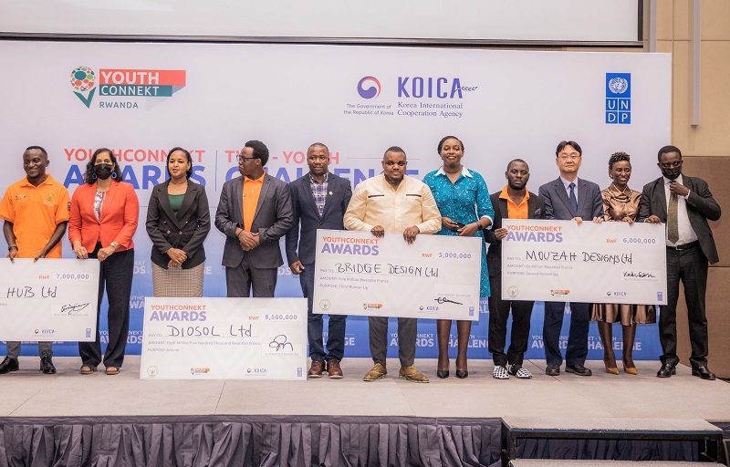 Bamwe mu begukanye ibihembo bya YouthConnekt mu bihe bishize