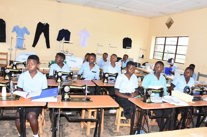 Urubyiruko rwatangiye gukora imyenda ya Made in Rwanda