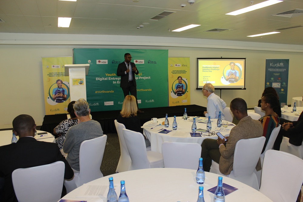 Yves Iradukunda avuga ko Leta irimo kureba uburyo amafaranga ahabwa urubyiruko ruhanga udushya binyuze mu ikoranabuhanga yakwiyongera